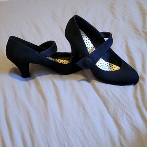 American Eagle Suede Mary Jane style heels Size 7